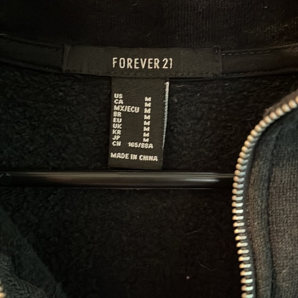 quarter zip black cropped sweatshirt - Picture 3 of 3